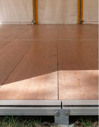 Plancher autoportant Tente de réception - 8x8